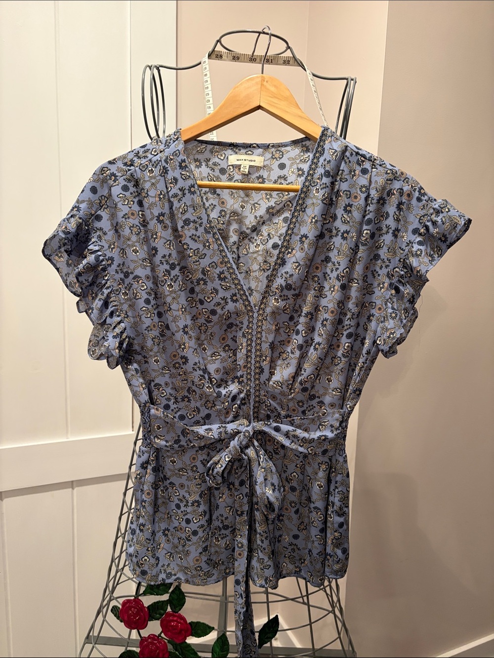 Max Studio Blue Floral Tie-Waist Flutter Sleeve Blouse